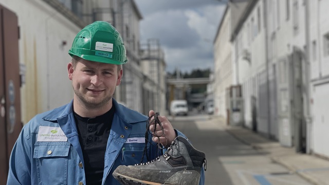 Supervisor Florian with hiking boot at United Initiators headquaters in Pullach, Germany.