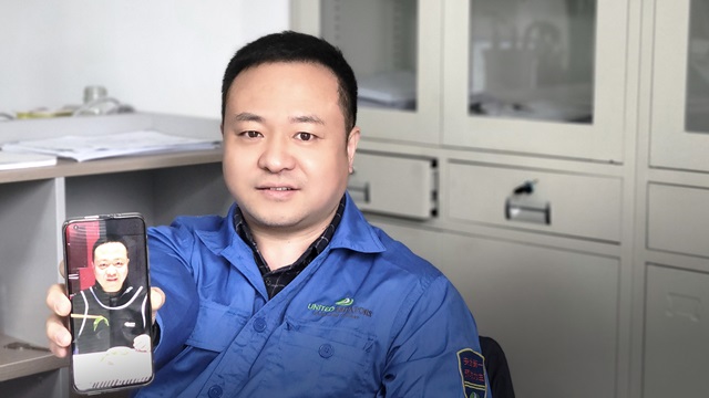 United Initiators Chefbuchhalter Cai Zhiyu am Arbeitsplatz in Hefei, China.
